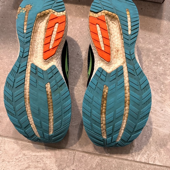 Saucony Triumph 18 M’s 10.5 Running Shoe - Picture 12 of 14